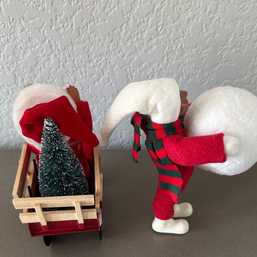 Byers’ Choice SET! 🥰Carolers- Toddler Boy with wagon & 2015 Child with snowball - Picture 7 of 8